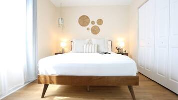 2 bedrooms, desk, iron/ironing board, WiFi