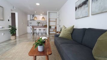 Een televisie en een kantoor