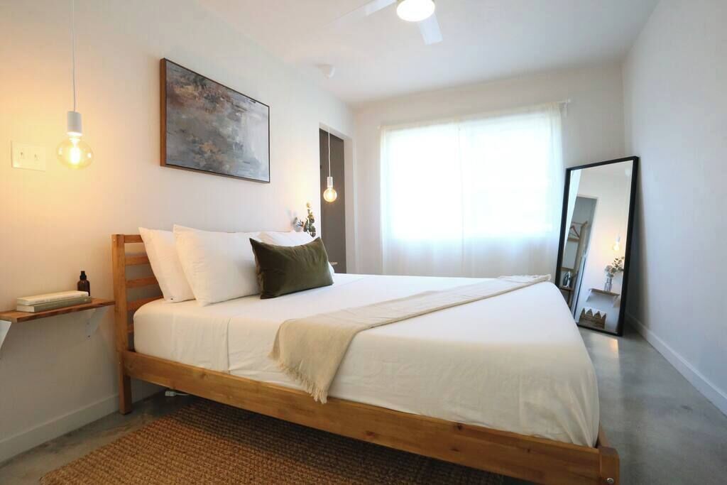 2 habitaciones, tabla de planchar con plancha, wifi y ropa de cama 