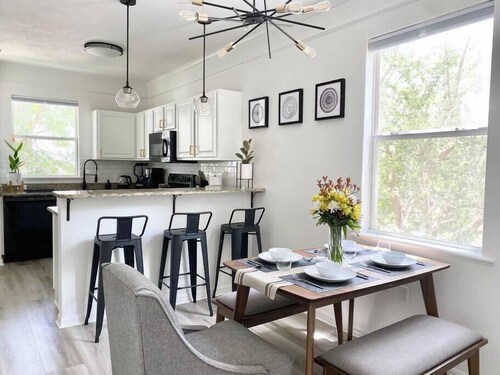 Sanctuary at Oaks | Full Kitchen • Near I75