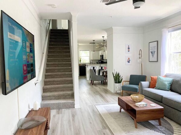 TV, offices - Sanctuary at Oaks | Full Kitchen • Near I75 (Gainesville)