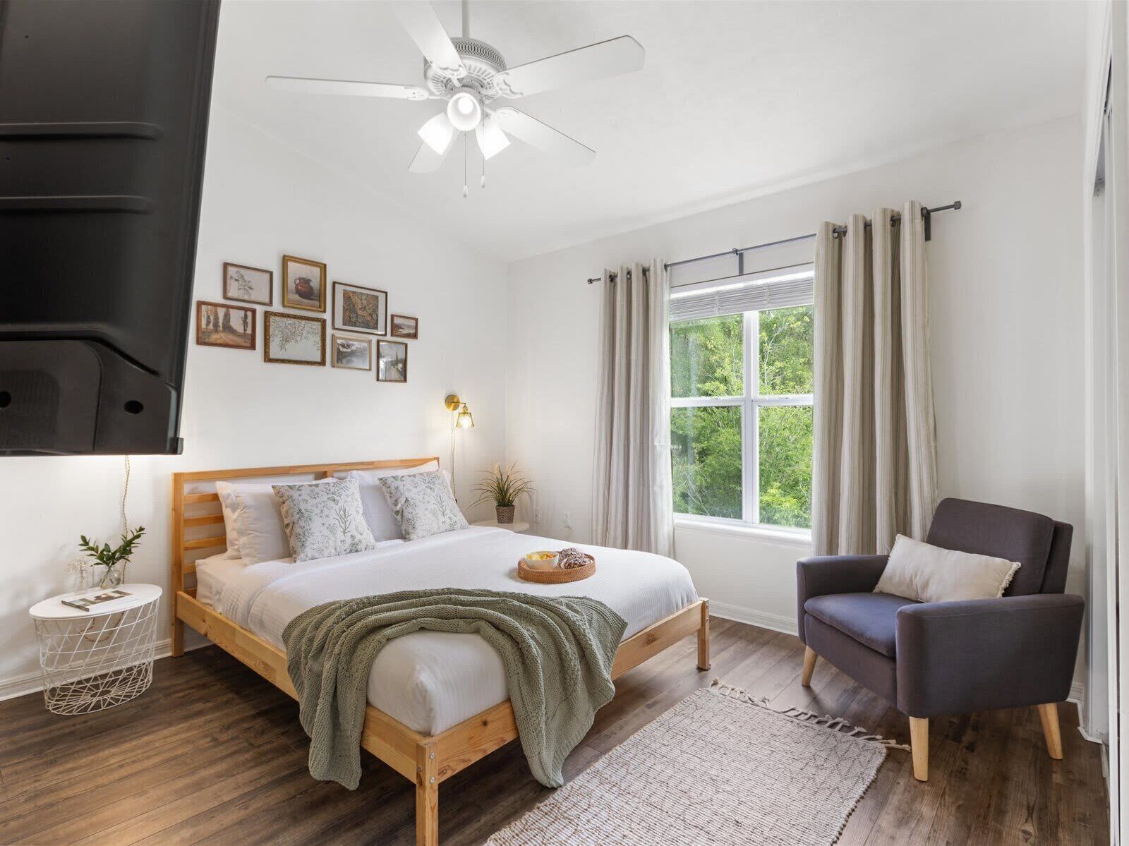 2 chambres, fer et planche à repasser, Wi-Fi, draps fournis