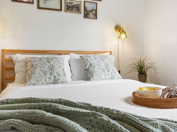 2 bedrooms, iron/ironing board, WiFi, bed sheets