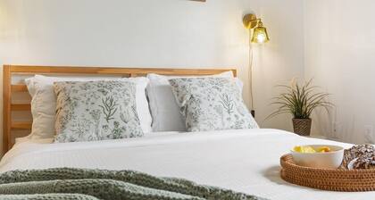 The Landing at Oaks | Full Kitchen • Near I75