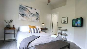 2 chambres, fer et planche à repasser, Wi-Fi, draps fournis