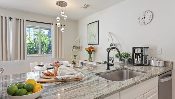 Coffee/tea maker, fridge, microwave, oven - The YinYang | King Bed • Workspace • Full Kitchen (Gainesville)