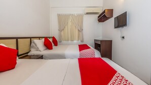 Junior Triple Room | WiFi (free) - Hash House Hotel (Malacca City)