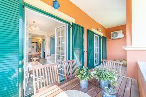 Outdoor dining - Apartment 'Bella Vista ' with Sea View, Wi-Fi and Air Conditioning (Corfu)