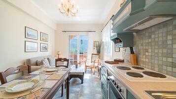 Køleskab, ovn, kogeplade, kaffe-/temaskine