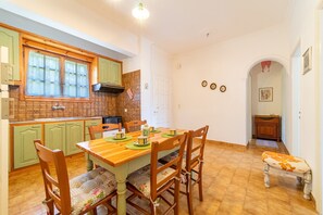 Dining - Apartment 'Villa Prima ' with Sea View, Shared Terrace and Wi-Fi (Coruf)
