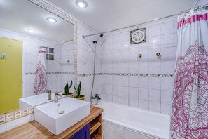 Bañera, secador de pelo