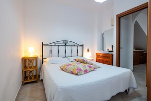 4 bedrooms, WiFi, bed sheets