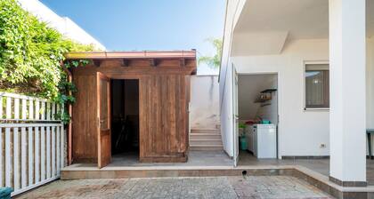 Villa 'Flower House In Carisciola' with Sea View, Private Terrace and Air Conditioning