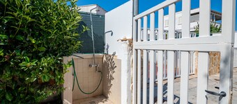 Villa 'Flower House In Carisciola' con vista mare, terrazza privata e aria condizionata