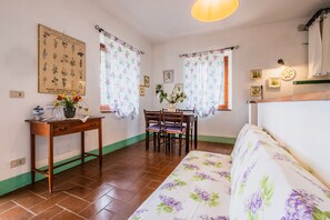 Interior - Apartment "Glicine" with Shared Pool & Wi-Fi (radicofani)