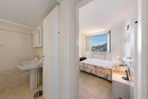 2 bedrooms, bed sheets