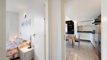 2 bedrooms, bed sheets