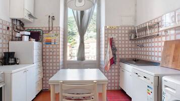 KĂŒhlschrank, Mikrowelle, Ofen, Herdplatte