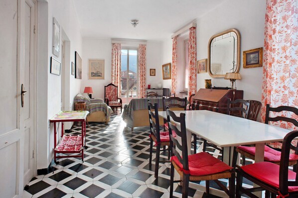 Dining - Apartment 'Casa Fantoni' with Balcony, Wi-Fi and Air Conditioning (levanto)