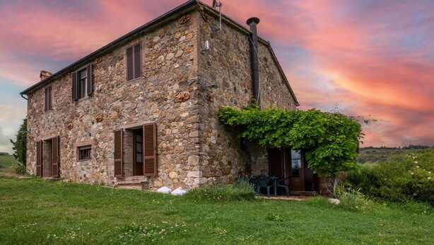 A stone building with a sloped roof, wooden shutters, and a small porch. - Apartment "Lavanda" with Mountain View, Shared Pool & Wi-Fi (radicofani)