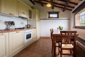 Kühlschrank, Ofen, Herdplatte, Geschirrspüler