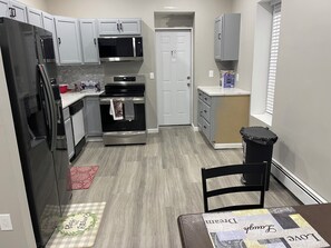 冰箱、微波炉、烤箱、炉灶