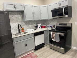 冰箱、微波炉、烤箱、炉灶