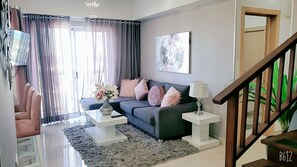 Smart TV 55 pollici con canali via cavo, TV, Netflix