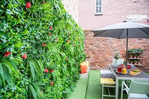 Outdoor dining - Lovely Georgian Townhouse in city centre (Liverpool)