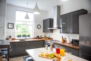 Private kitchen - Lovely Georgian Townhouse in city centre (Liverpool)