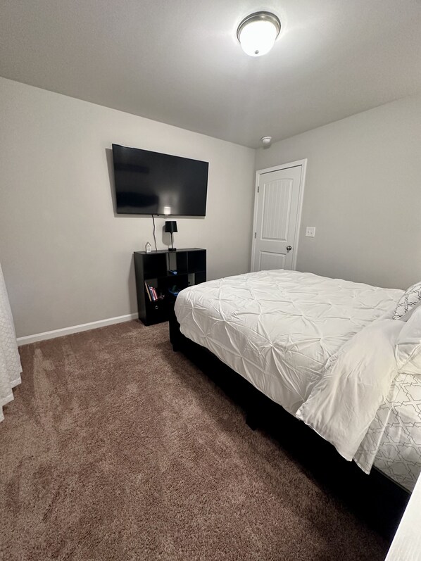 Room - Spacious 4BR in Suburban Metro Atlanta (McDonough)