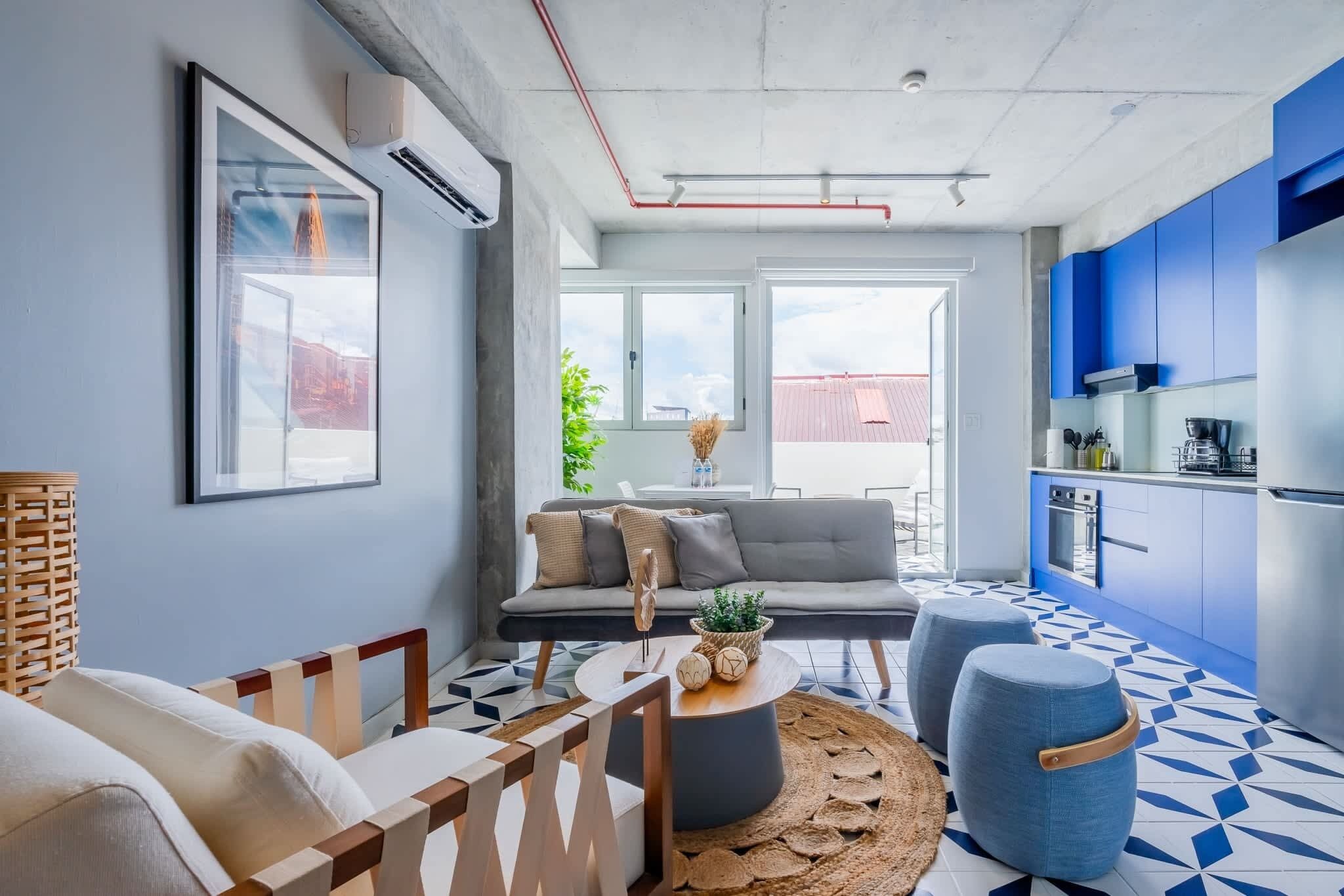 Televisión y oficina 