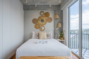 2 bedrooms, desk, iron/ironing board, WiFi