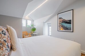 2 habitaciones, escritorio, tabla de planchar con plancha y wifi 
