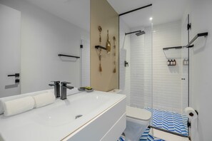 تجهيزات دش، مجففات شعر، مناشف