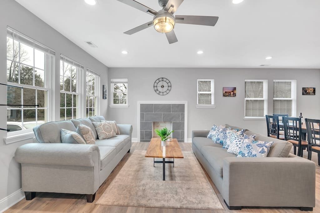 NEW Stylish Big home 3 Bed, Golf, BBQ, Pickleball