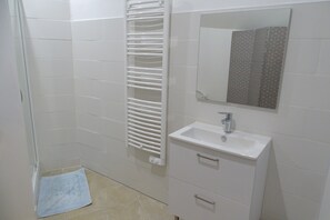 Shower, hair dryer, toilet paper - La maisonnette La Gitonniére (Saint-Aignan)