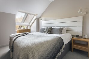 3 habitaciones, tabla de planchar con plancha y cuna de viaje 