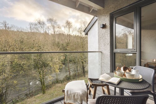 Exceptional 3 Bedroom River View Apartment - Pass the Keys