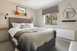 3 bedrooms, iron/ironing board, travel crib, free WiFi