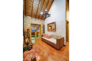 Interior - Spacious Weekend Getaway! (Antioquia)