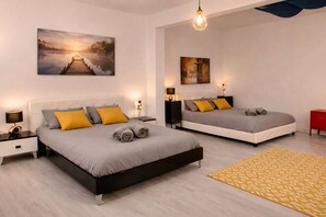 A modern bedroom with two beds, a wooden floor, and artwork on the walls. - Loft Cosy - Hypercentre - Sauna - 200m2 - Wifi (Graulhet)