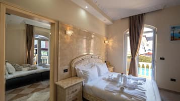 1 bedroom, Egyptian cotton sheets, premium bedding, down duvets