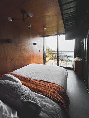 Standard Room, 1 Queen Bed, Mountain View | Premium bedding, down duvets, pillow-top beds, blackout curtains - Nomada Republic Hotel El Valle  (El Valle de Anton)
