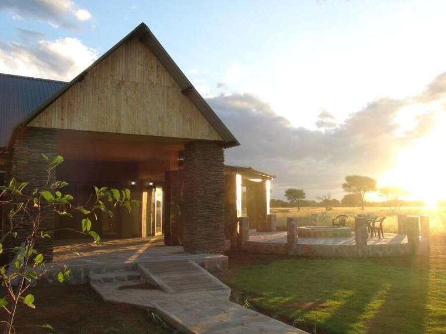 المنطقة المحيطة بالمنشأة