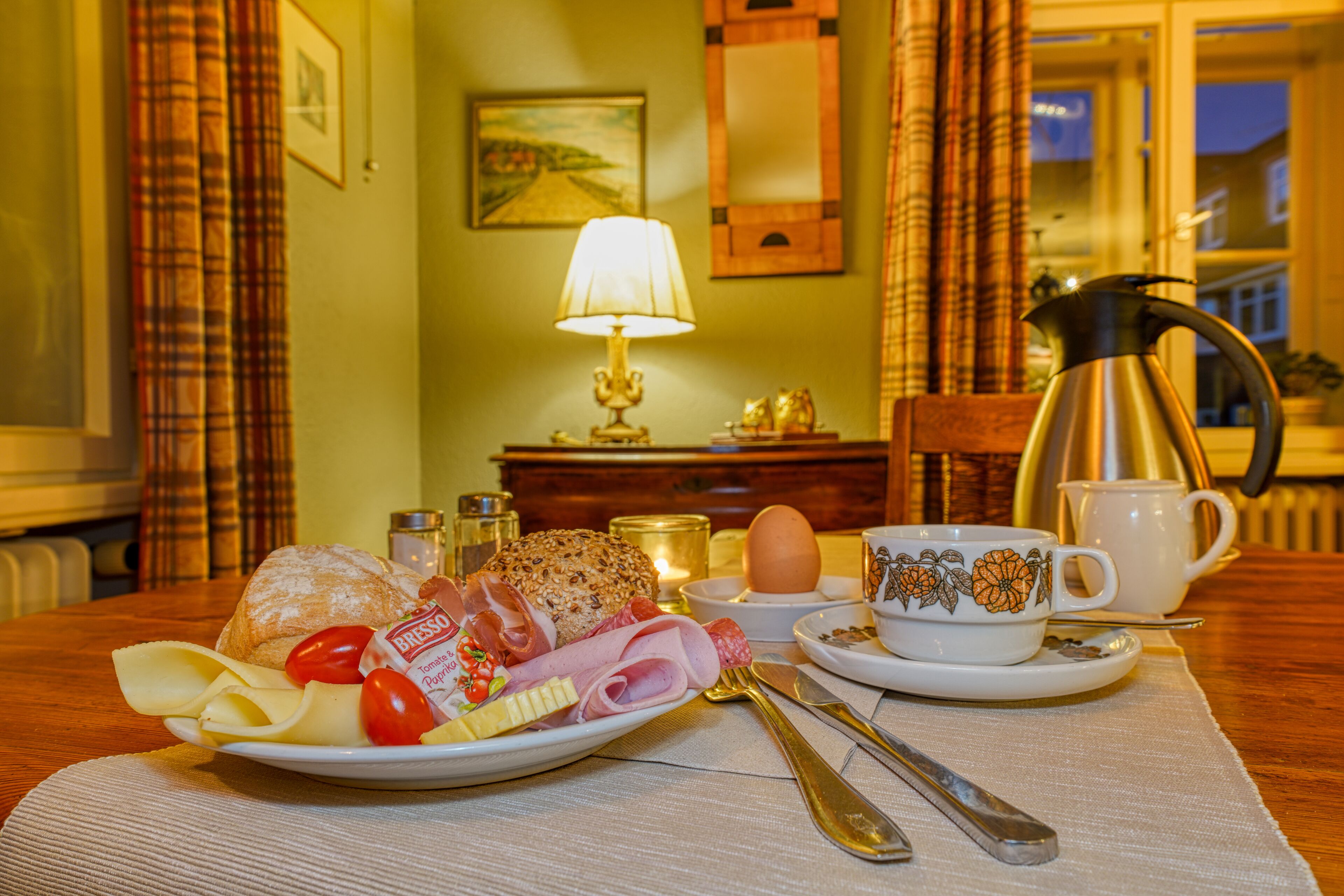 Café da manhã com buffet grátis todos os dias