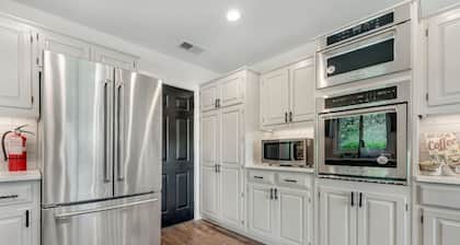 Serenitee Cottage at Mountain Glen Community- Newland, NC GOLF and Pickle Ball!