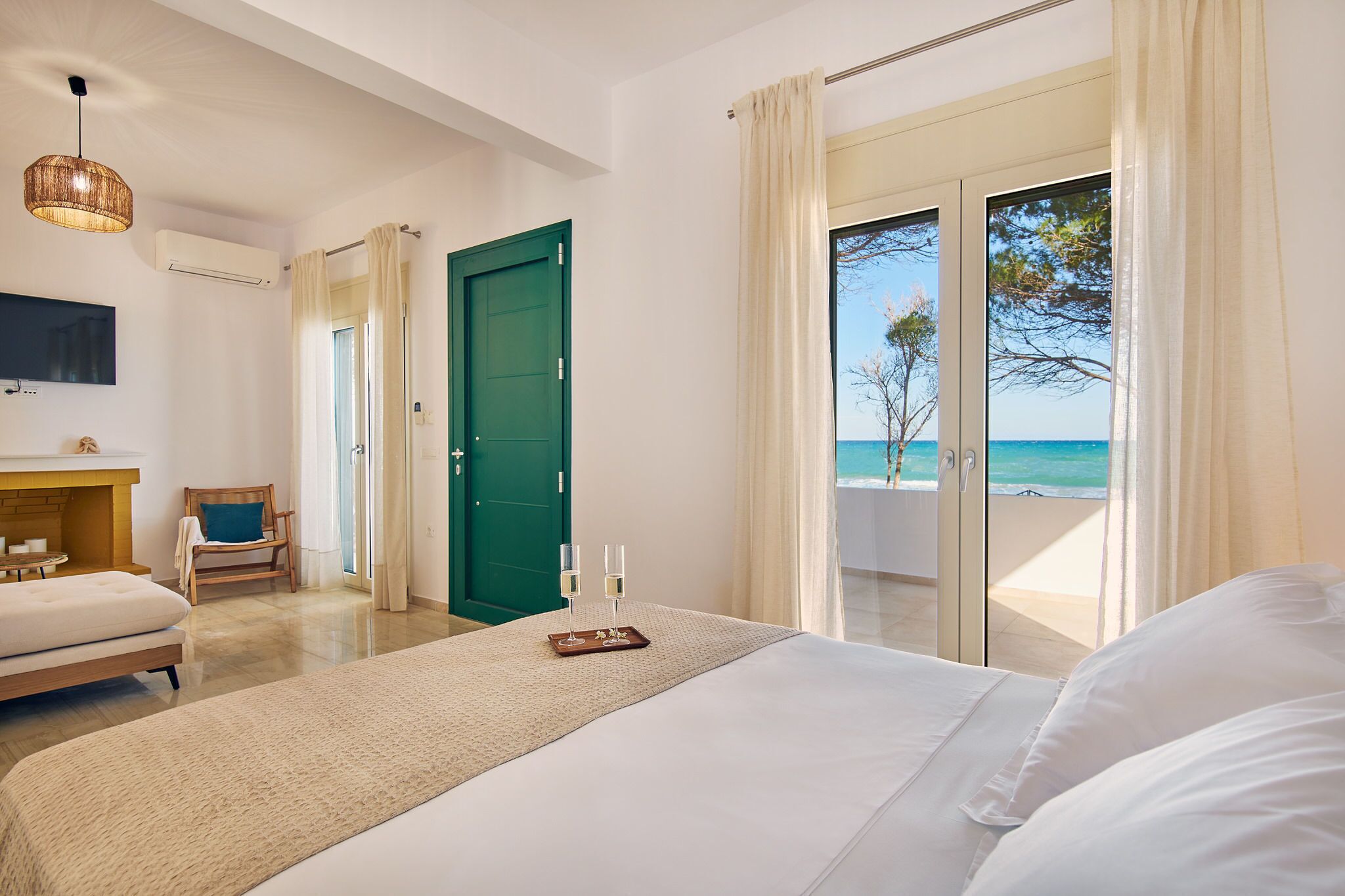 2 bedrooms, in-room safe, iron/ironing board, free WiFi