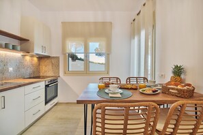 Kjøleskap, mikrobølgeovn, ovn og oppvaskmaskin