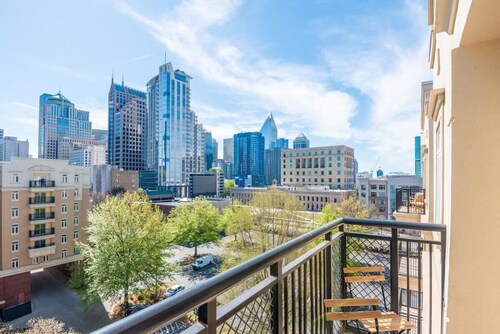 3BR Premium Downtown Apartment with Office & Gym